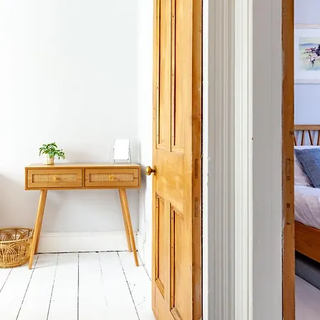 Family Home With Bunk Beds, Courtyard, Tv & Beach Tenby Exterior photo