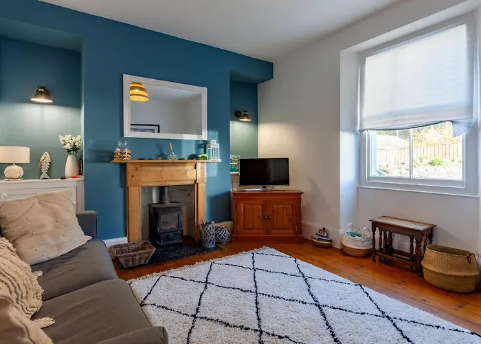 Family Home With Bunk Beds, Courtyard, Tv & Beach