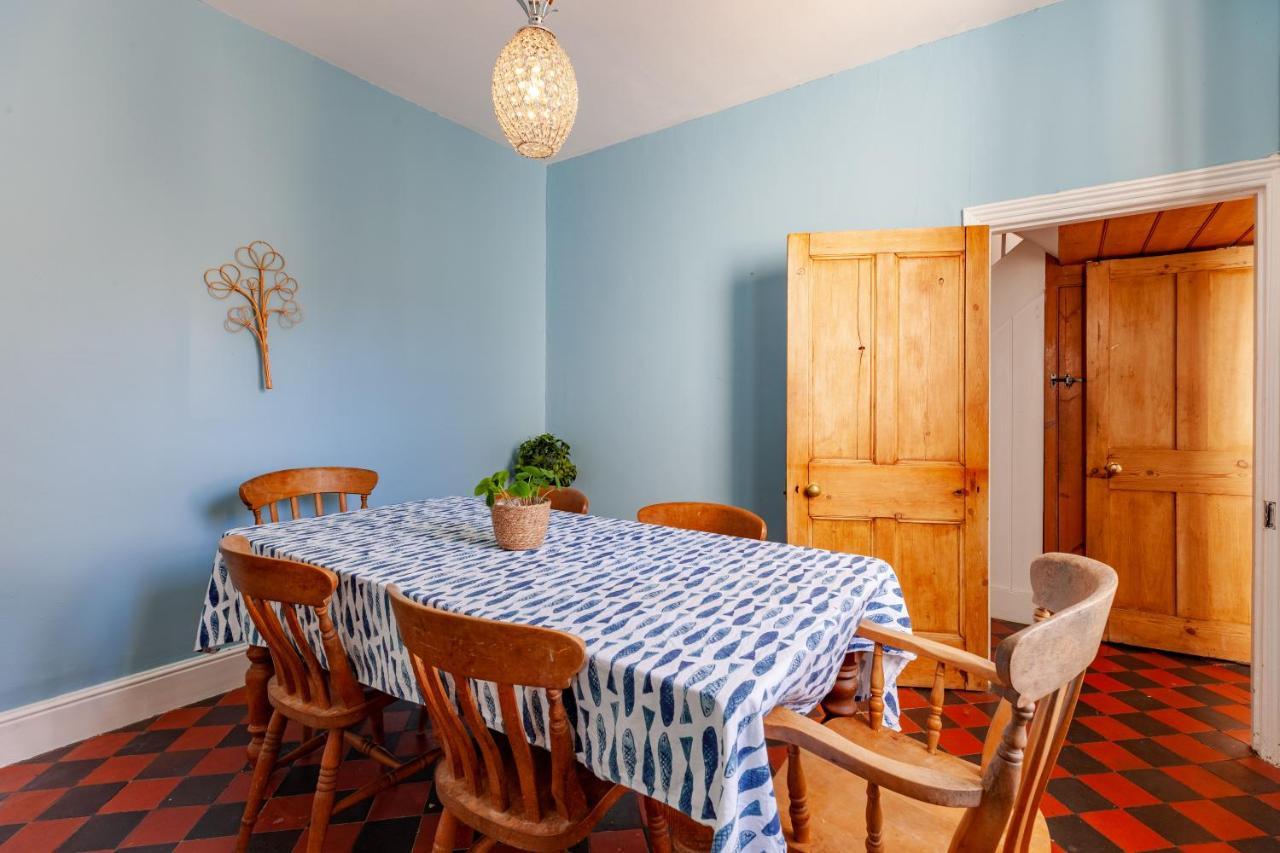 Family With Bunk Beds, Courtyard, Tv & Tenby